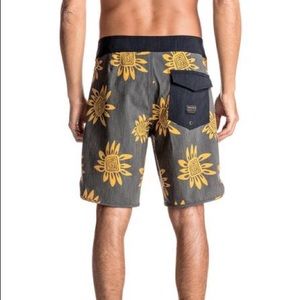 Quiksilver Mens Boardshorts Size 36